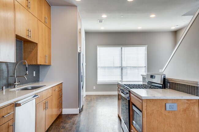 Foto del edificio - 4618 Cedar Springs Rd