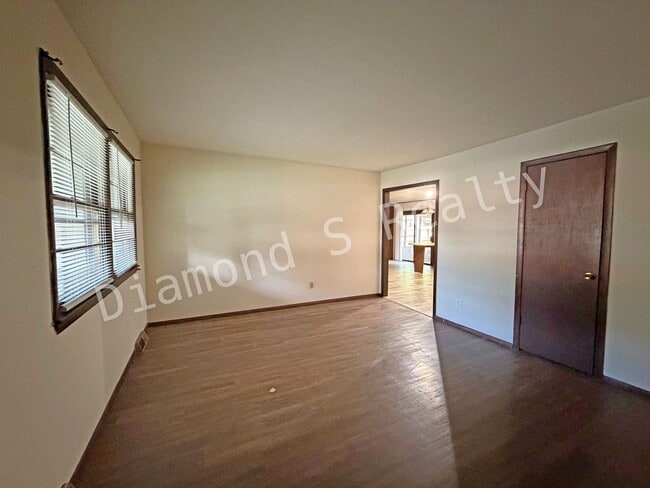 Building Photo - 3 Bedroom Home Located Near Sunset & Campbell