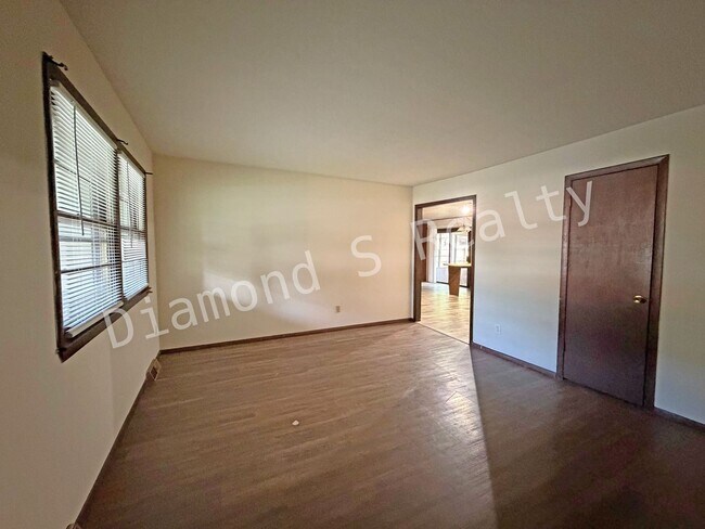 Foto del edificio - 3 Bedroom Home Located Near Sunset & Campbell
