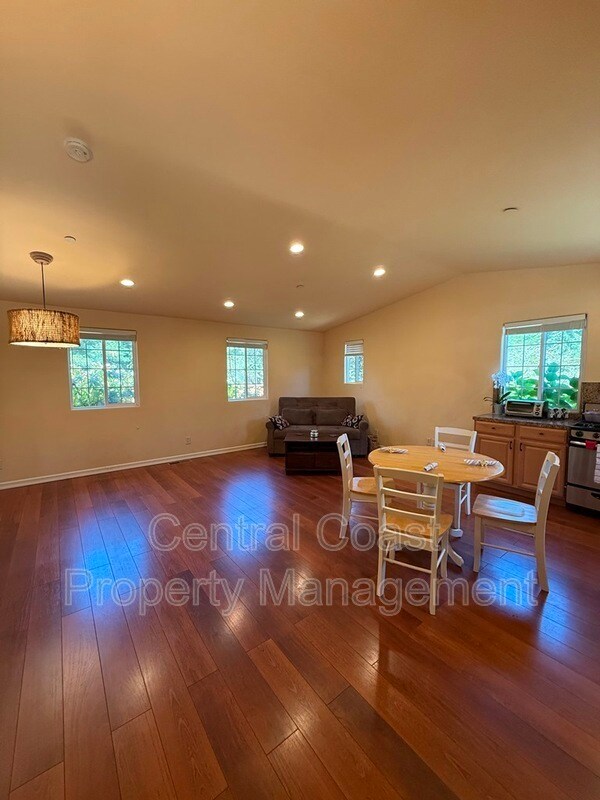 Foto del edificio - 540 Evergreen Rd