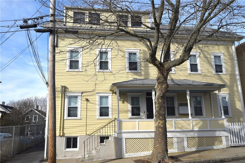 32 Dearborn St Unit 3, Newport, RI 02840 Room for Rent in Newport, RI