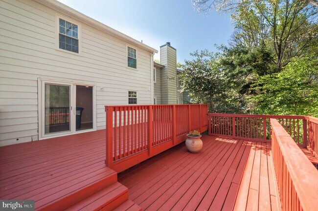 Foto del edificio - 5725 Walnut Wood Ln