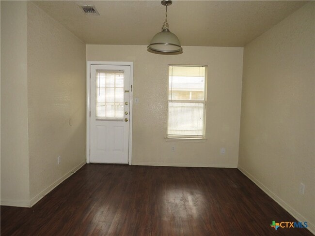 Building Photo - 1602 Dugger Cir
