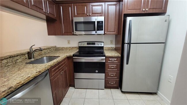 Foto del edificio - 18102 Glenmoor Dr