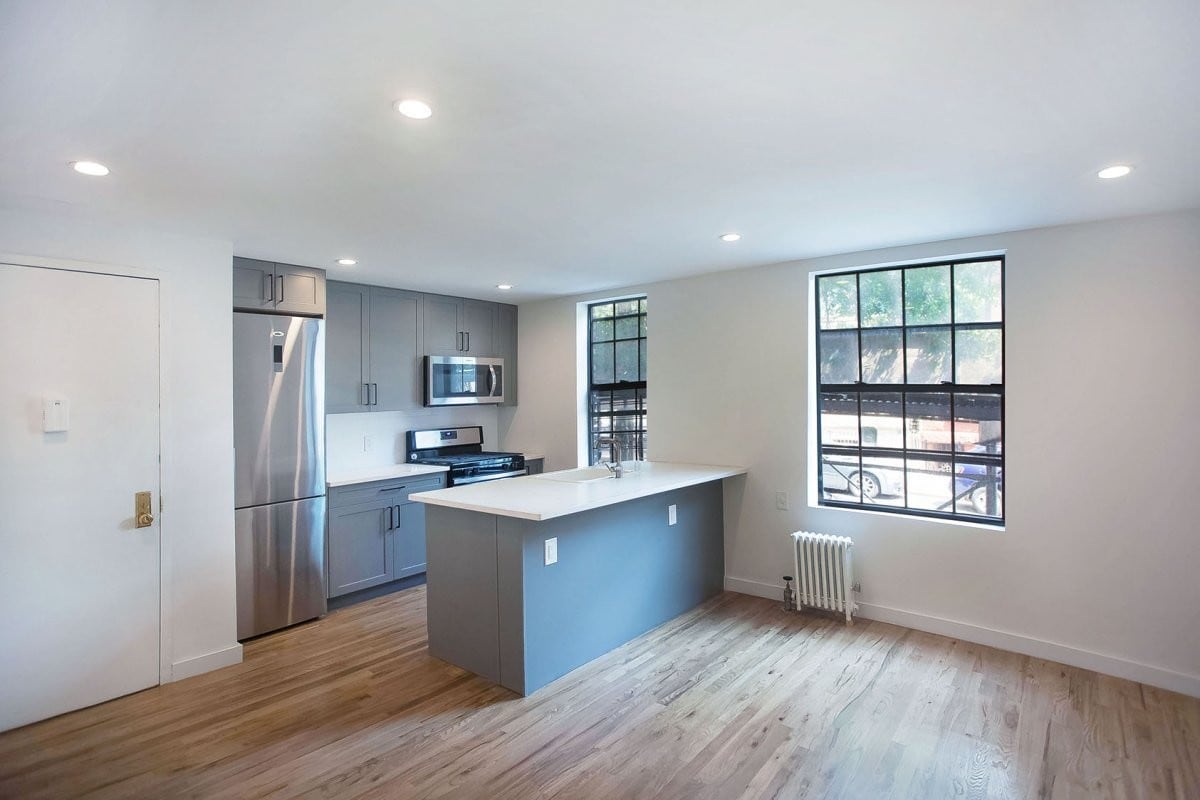 Primary Photo - 2588 7th Ave