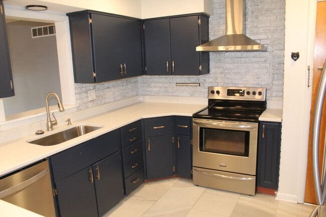 Foto del edificio - 4 Bedroom Ranch Home in Avon!