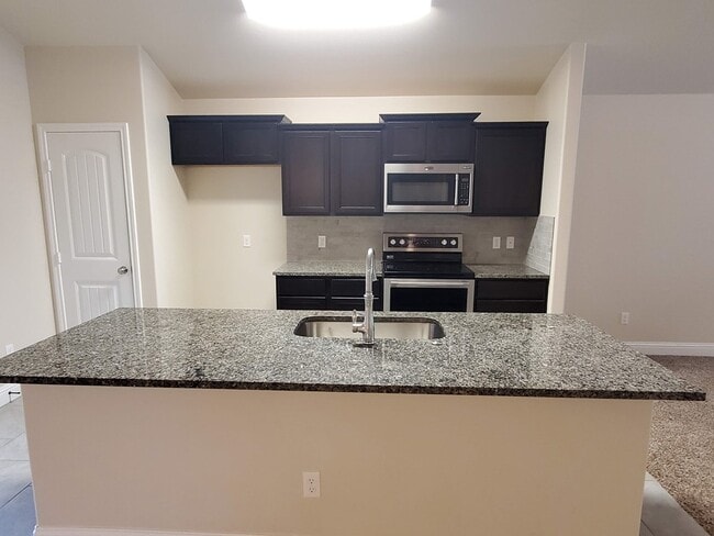 Foto del edificio - 710 E 94th St