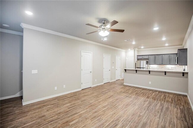 Building Photo - 303 Bear Trap Dr