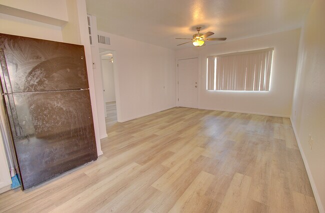 Foto del edificio - 1130 E 6th St