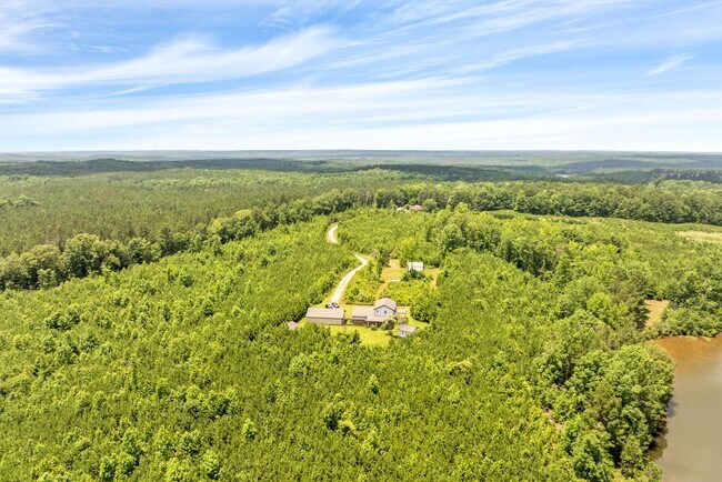 Foto del edificio - 936 Girls Ranch Rd