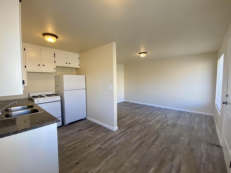 Building Photo - 957 W 500 S