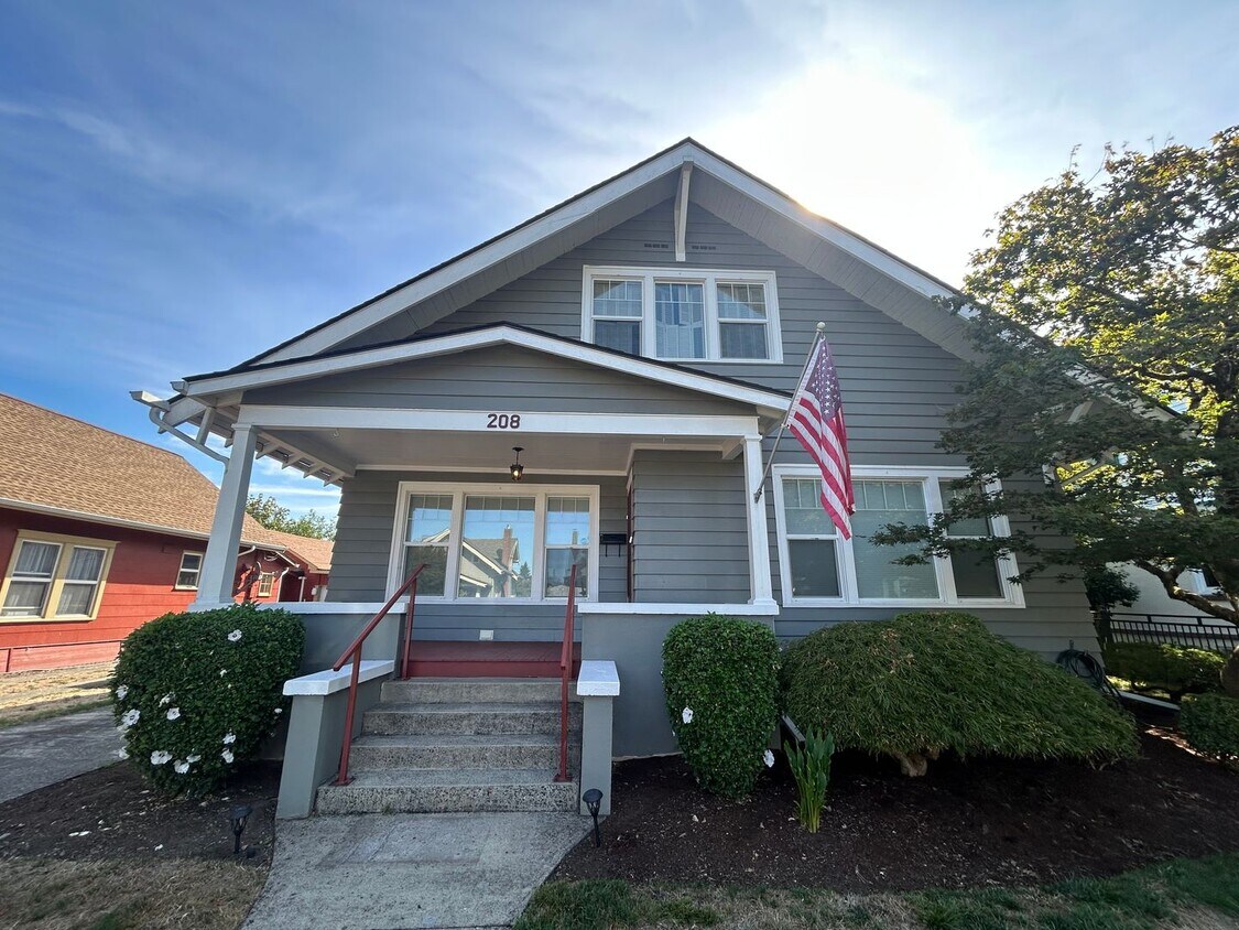 Primary Photo - Gorgeous Craft House with Finish Basement ...