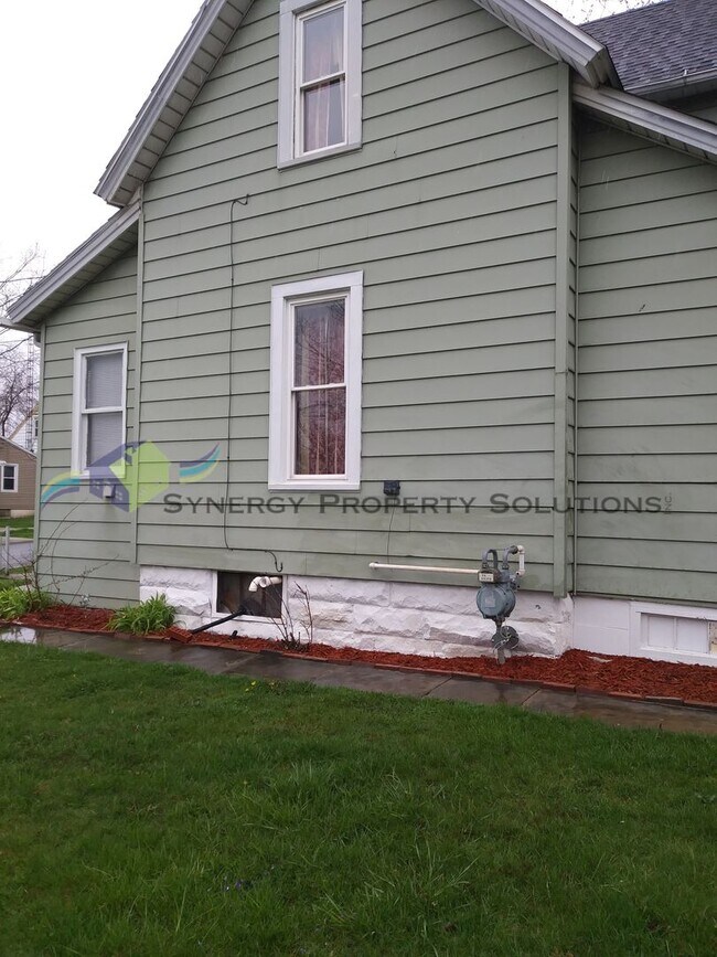 Building Photo - Rental Available!