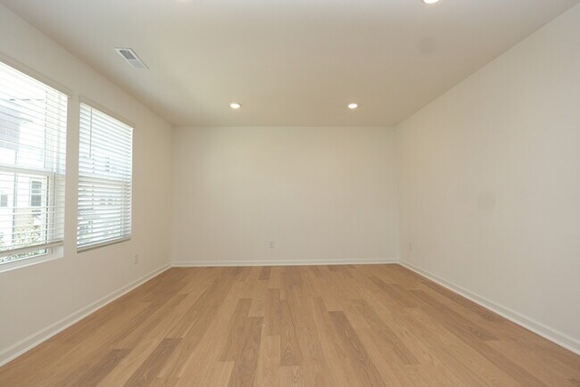 Foto del edificio - A charming house with 3 beds and 3 bath