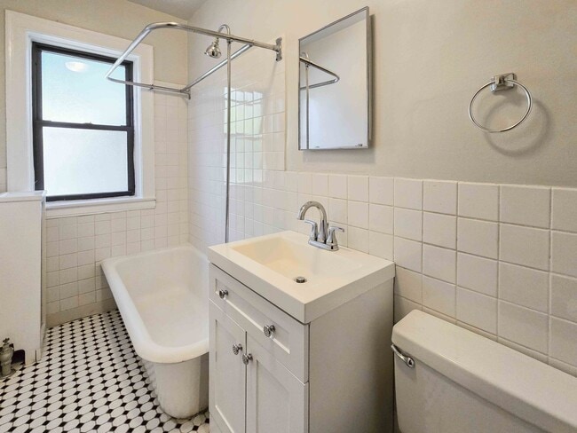 Foto del edificio - 5069 N Wolcott Ave