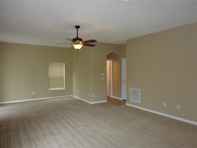 Foto del edificio - 2512 Holly Pine Cir