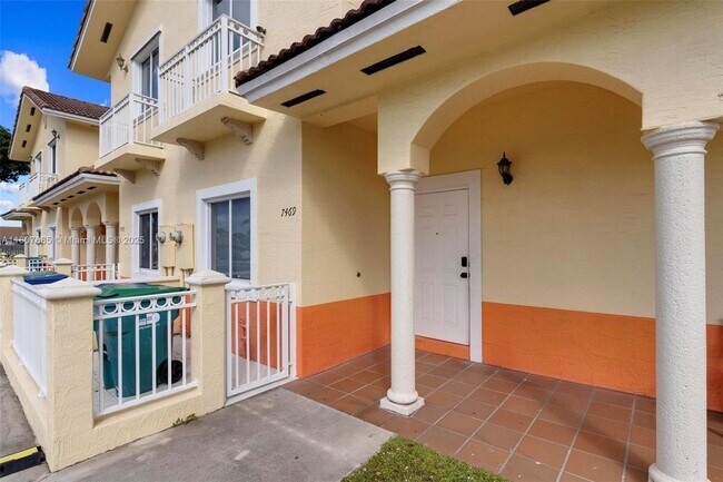 Foto del edificio - 7469 NW 179th St