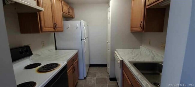 Building Photo - 3 Cinnamon Spring