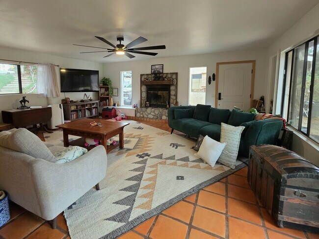 Foto del edificio - 2029 Willow Glen Rd