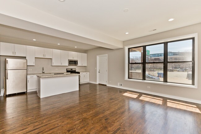 Foto del edificio - 1619 W Warren Blvd