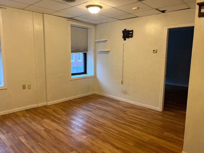 Building Photo - 35 Main St