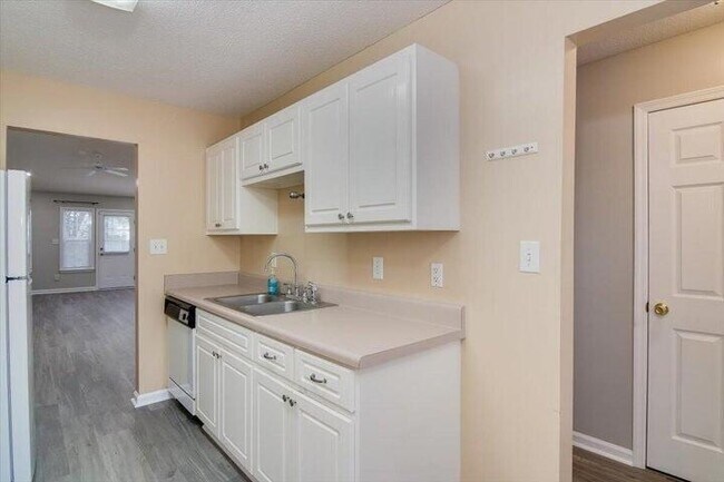 Building Photo - 3013 Abba Dr