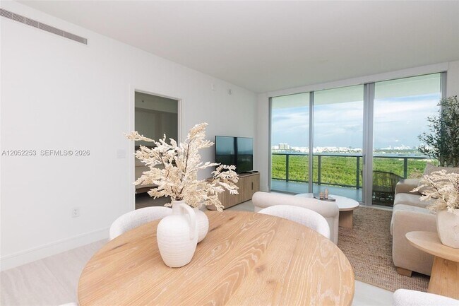 Foto del edificio - 2411 Laguna Cir
