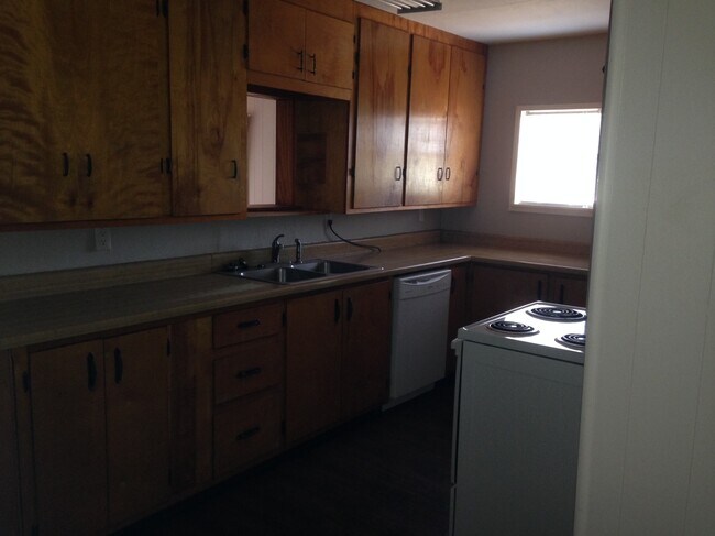 Building Photo - 516 Shady Ln