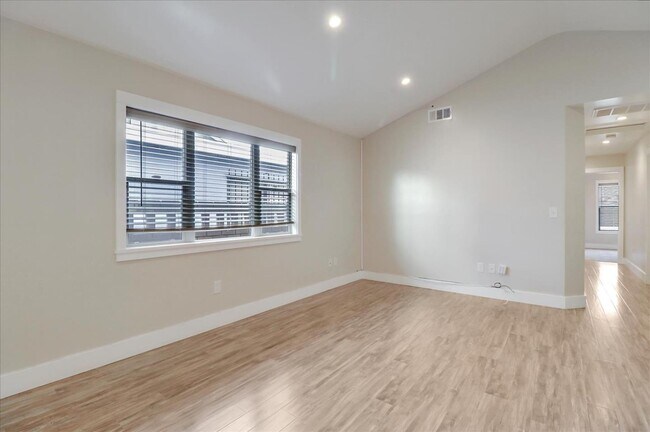 Foto del edificio - 683 Harbour Way