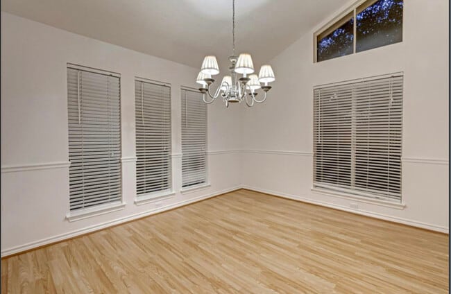 Formal Dining - 84 Woodhaven Wood Dr