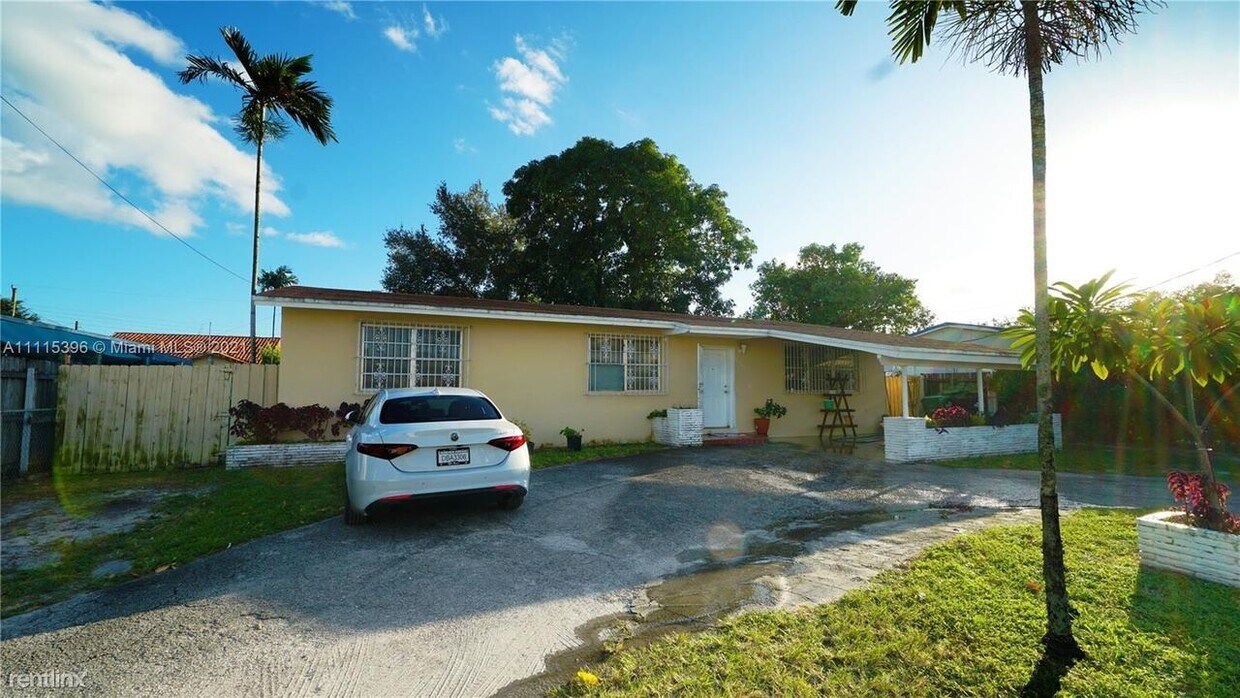 Primary Photo - 3 br, 2 bath House - 6740 SW 12th St
