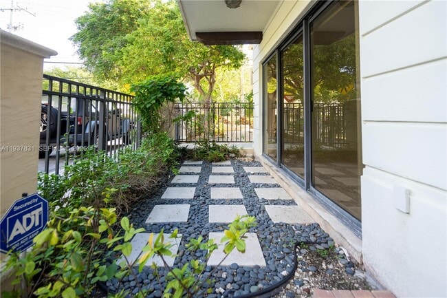 Building Photo - 300 Majorca Ave