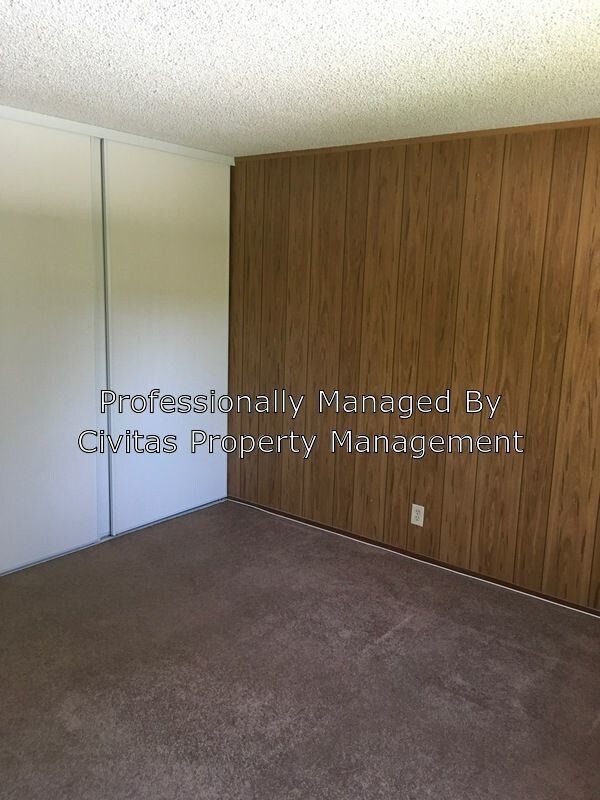 Foto del edificio - 3227 Parkhaven Dr