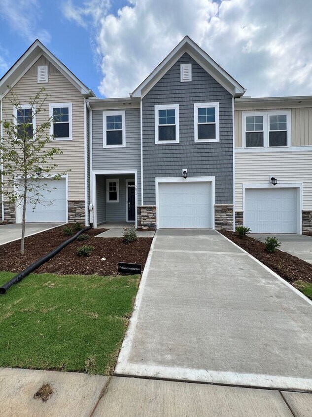 Foto principal - 5821 Woodlawn Dr