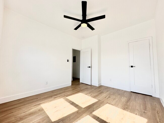 Building Photo - 2837 S Bronson Ave