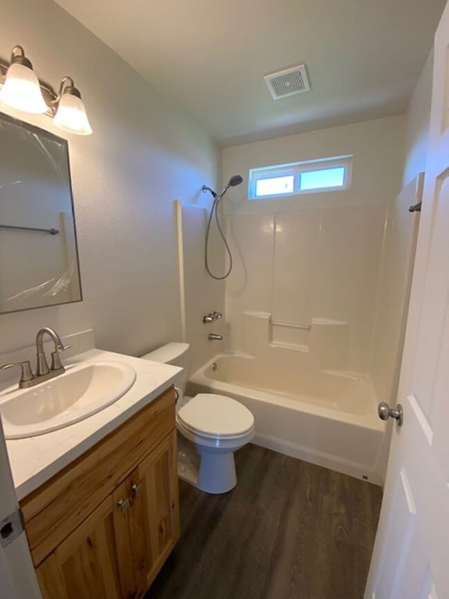 Foto del edificio - Beautifully done, 2/1 house in Eureka