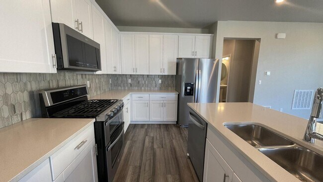 Building Photo - Stylish Henderson duplex near Barr Lake State Park