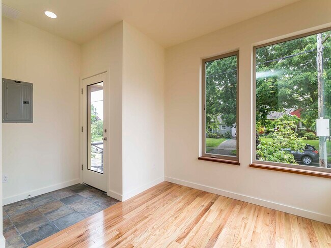 Building Photo - 4561 NE 34th Ave