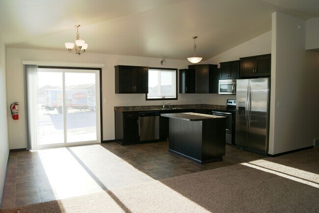 Foto del edificio - 4 Bed 3 Bath Single Family Home