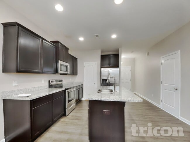 Building Photo - 144 Yadkin St