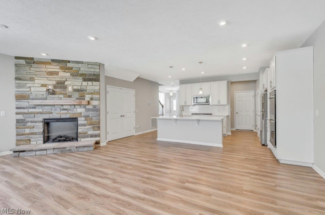 Building Photo - 855 Dipper Ln