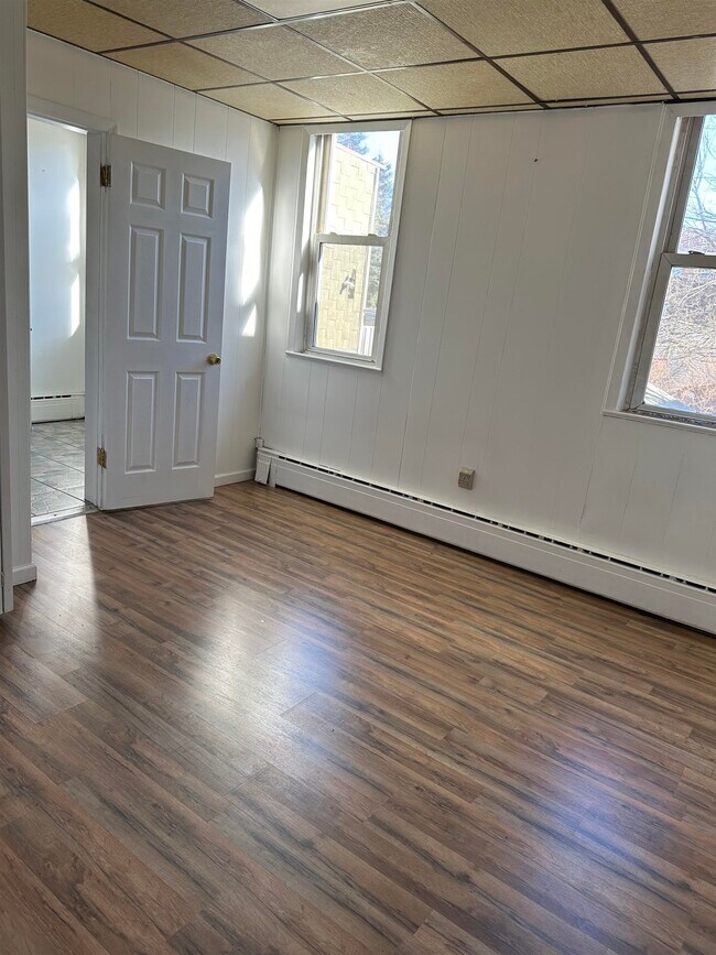Building Photo - 306 Columbia Ave
