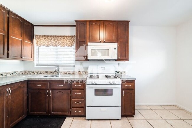 Foto del edificio - 2.5 bed 2 bath home for rent in Pico Rivera CA ready to move