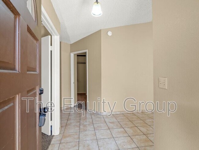 Foto del edificio - 1730 E Babcock Ave