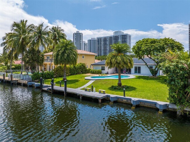 Foto del edificio - 430 Holiday Dr