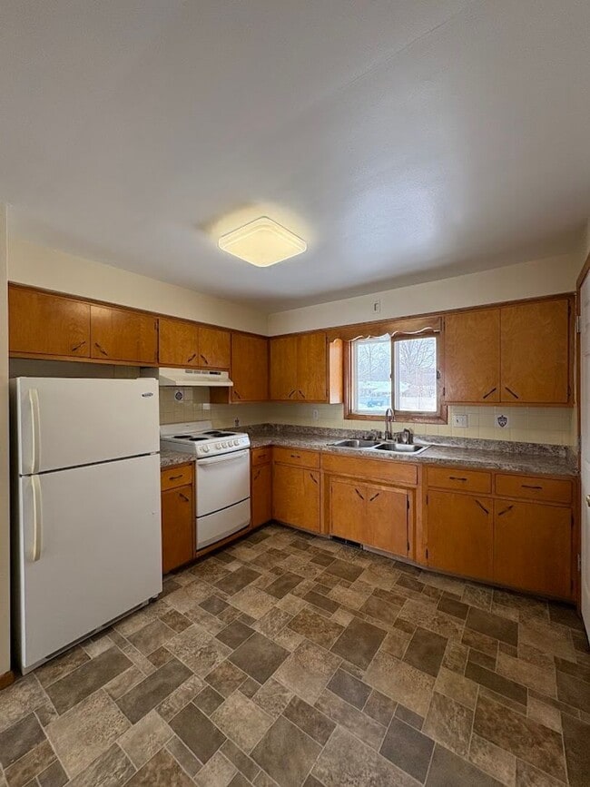 Building Photo - 5032 S Main St