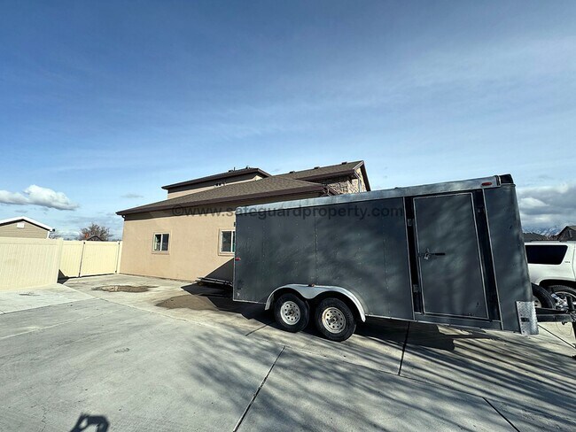 Building Photo - Beautiful Home available with Short Term L...