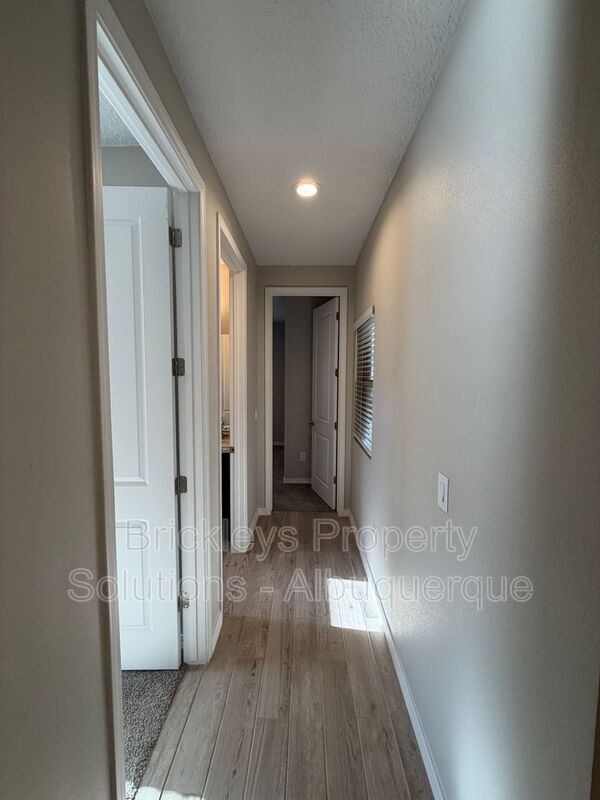 Foto del edificio - 3969 Kodiak Rd NE