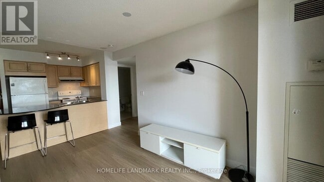 Building Photo - 18 Kenaston Gardens