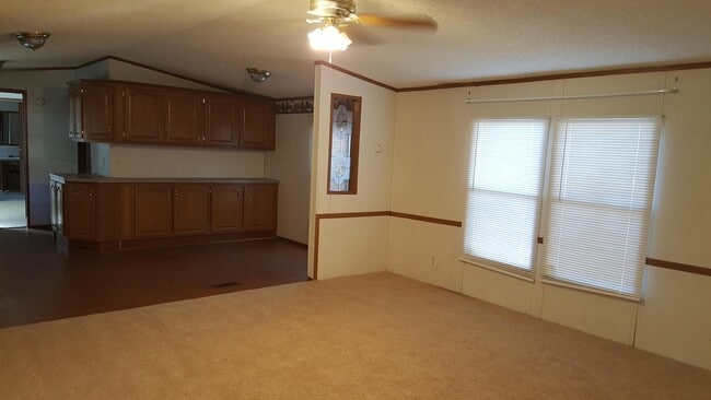 Building Photo - 2674 Woodlake Dr